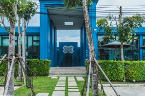 Vista frontal de la propiedad