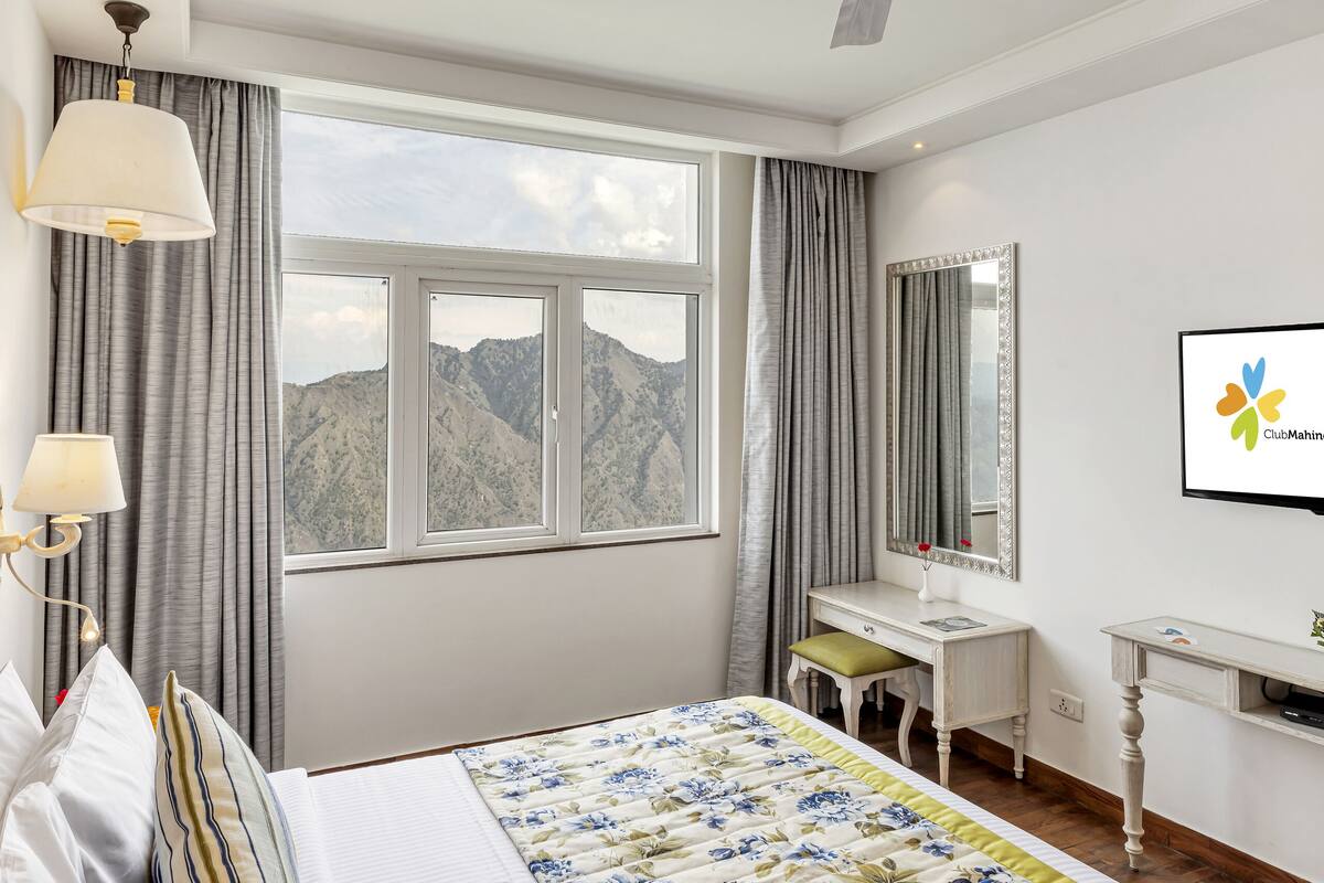 Family Suite | In-room safe, desk, iron/ironing board (on request), WiFi (free)