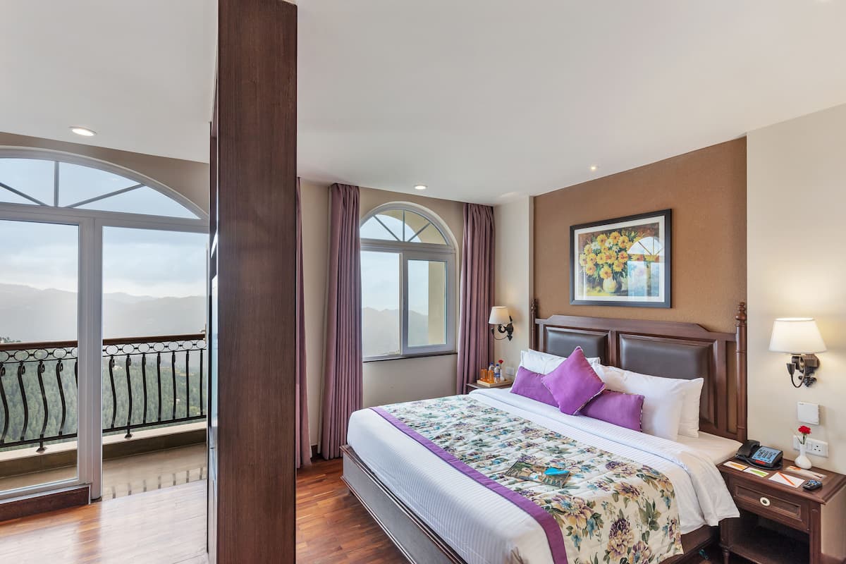 Hotel Unit (Superior Room) | Living area | Flat-screen TV