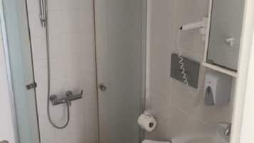 Standard Double or Twin Room | Bathroom