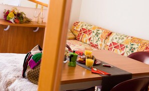 Basic Studio, 1 Bedroom | Living area