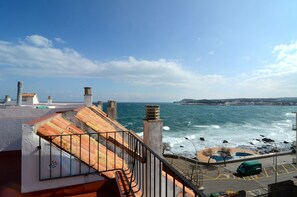 Departamento familiar, 5 habitaciones, 2 baños, vista parcial al mar | Terraza o patio