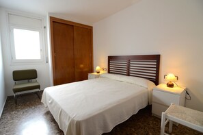 Departamento familiar, 5 habitaciones, 2 baños, vista parcial al mar