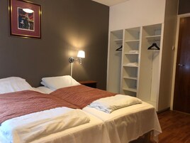Twin Room | Bathroom