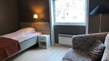 Single Room | Meja, Wi-fi percuma