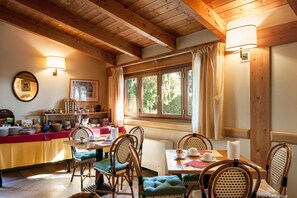 Petit déjeuner buffet compris tous les jours