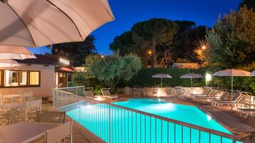 Seasonal outdoor pool