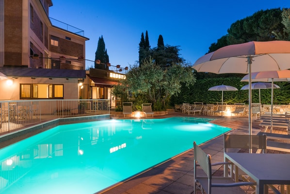 Seasonal outdoor pool