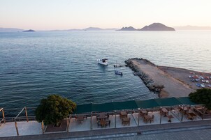 Private beach, white sand, beach shuttle, sun loungers