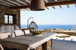 Villa, 3 Bedrooms, Sea View | Teres/patio