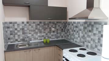 Studio Deluxe | Cuisine privée | Réfrigérateur, plaque de cuisson