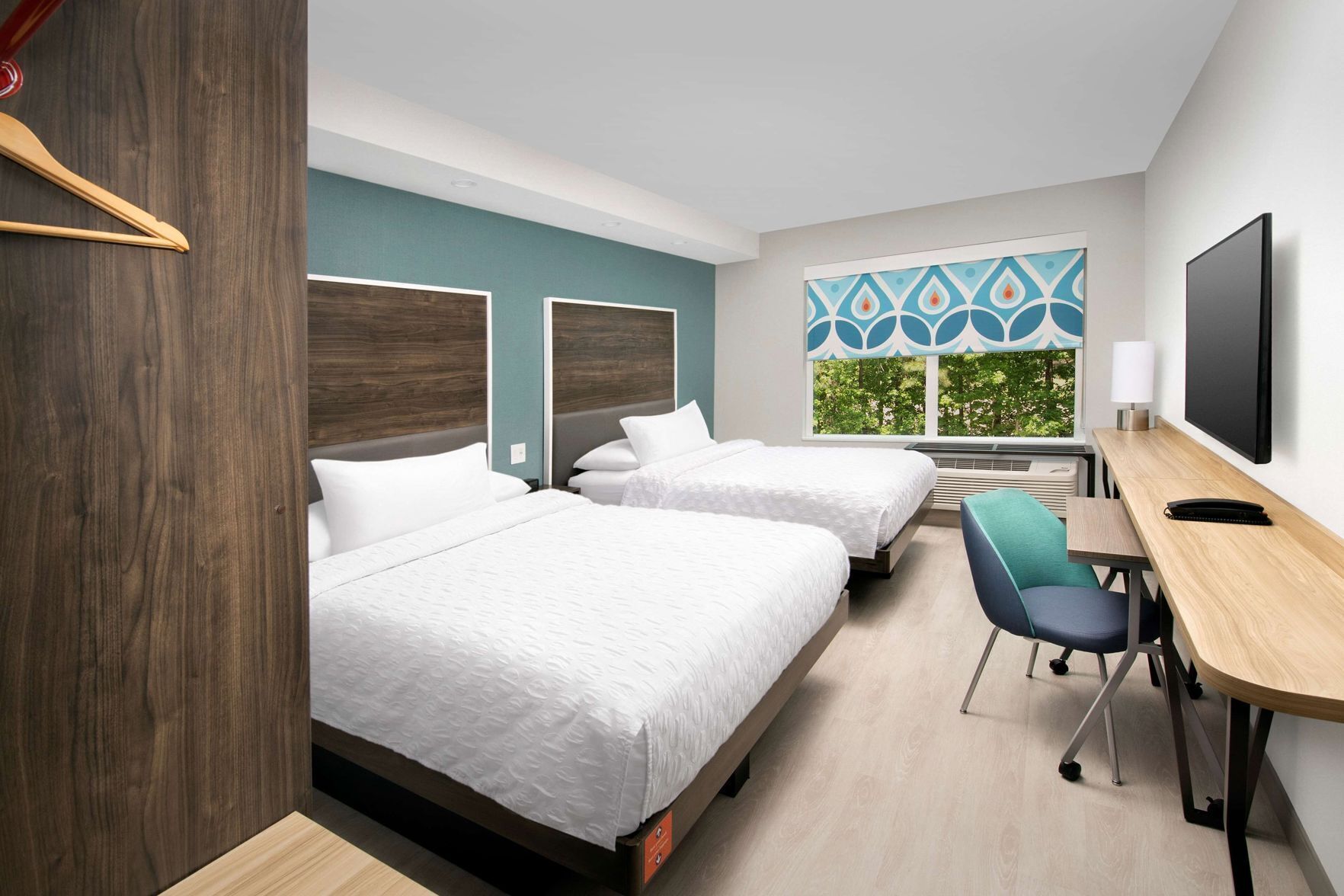 Premium bedding, in-room safe, laptop workspace, blackout curtains