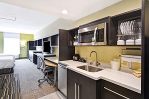 Premium bedding, desk, blackout drapes, iron/ironing board - Home2 Suites by Hilton Hanford Lemoore (Hanford)