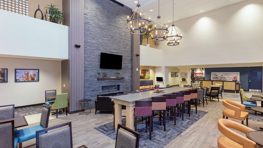 Hampton Inn & Suites Morgantown / University Town Centre