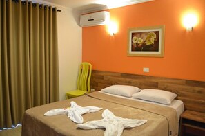 Standard-Doppelzimmer | Minibar, Verdunkelungsvorhänge, kostenloses WLAN, Bettwäsche