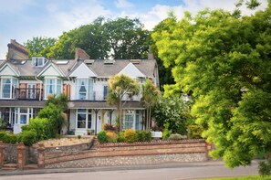 Property entrance - Avron House (Torquay)