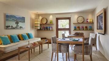 2 bars/lounges, poolside bar, beach bar