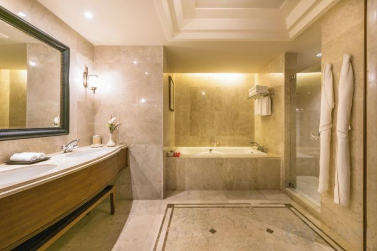 Colonial Ocean View Suite