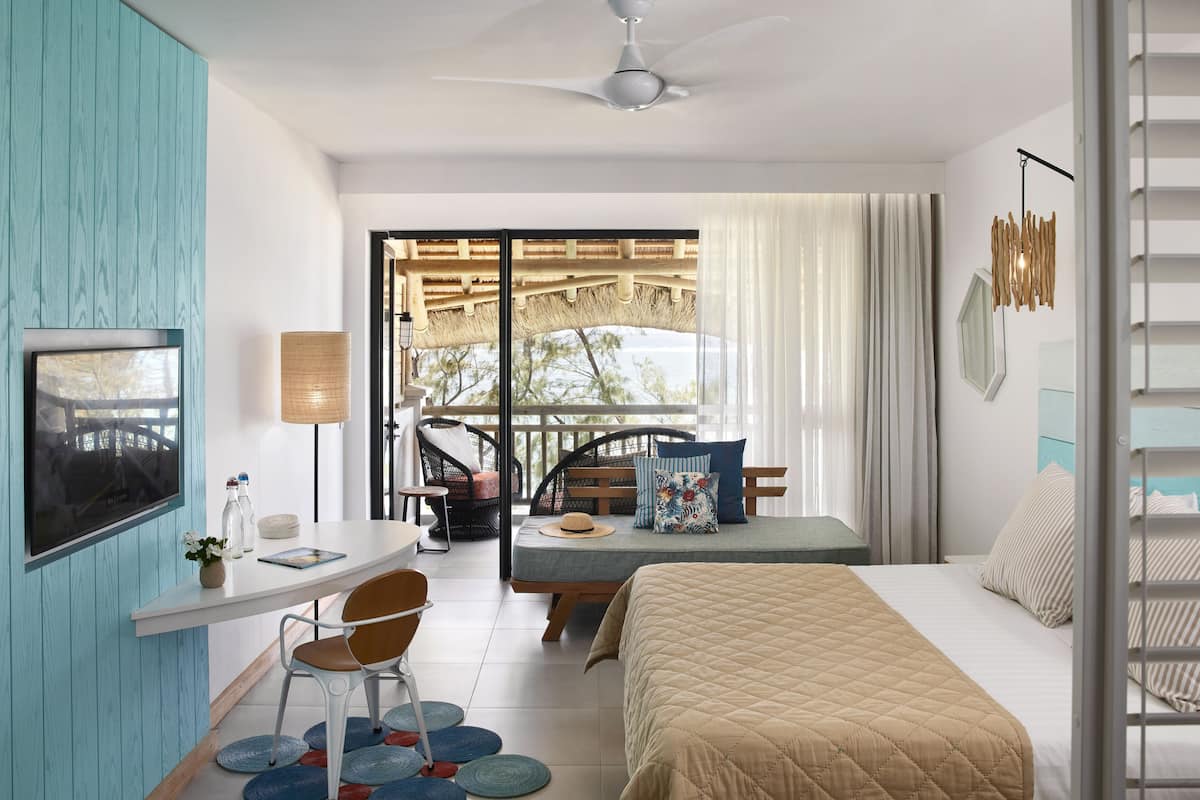 Egyptian cotton sheets, premium bedding, minibar, in-room safe