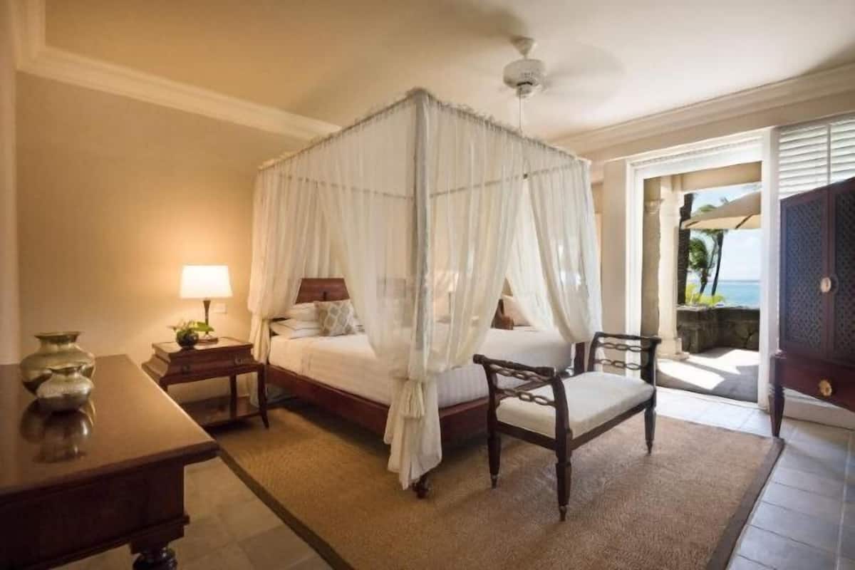 Egyptian cotton sheets, premium bedding, minibar, in-room safe
