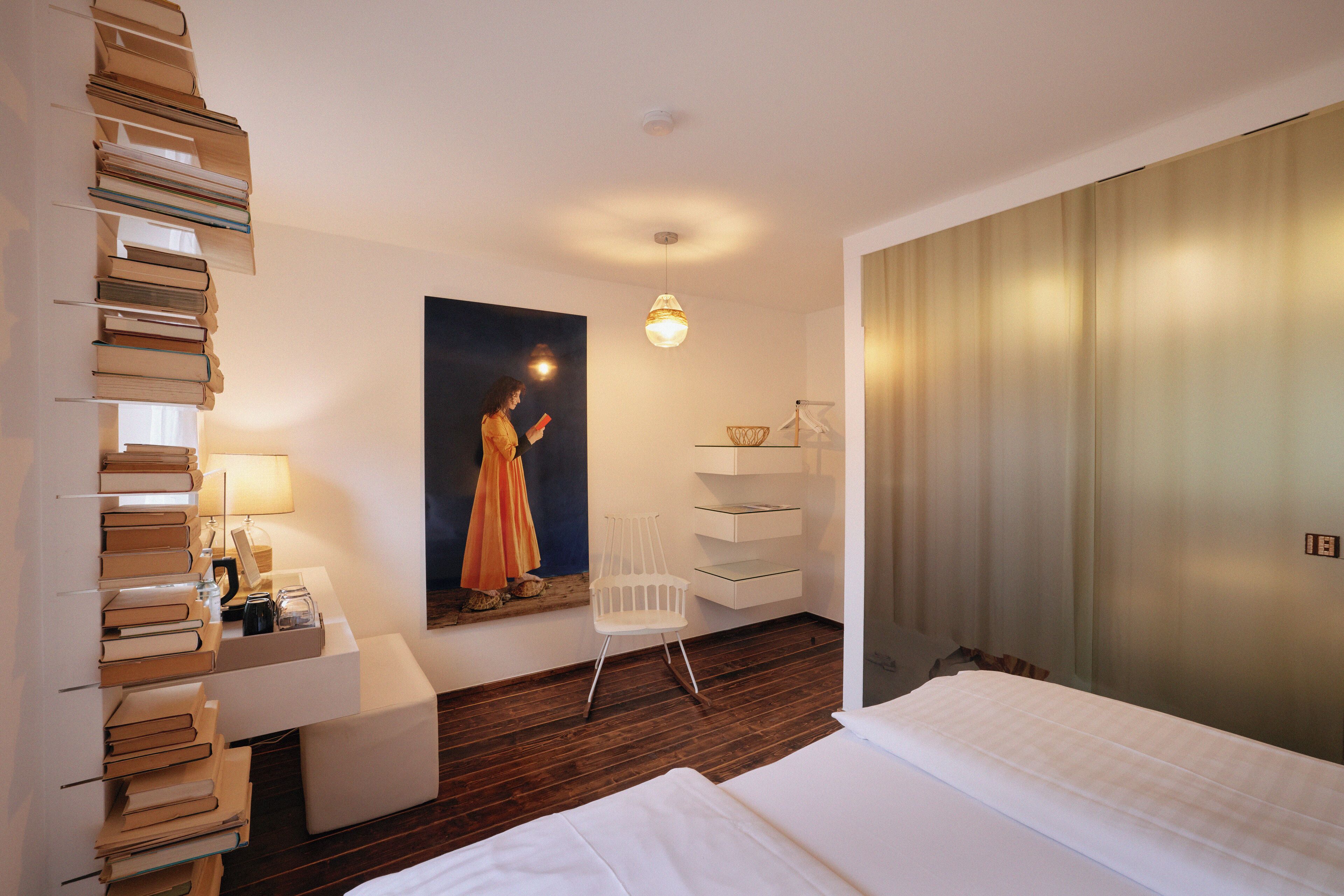 design room (popular) | hypo-allergenic bedding, individually decorated, individually furnished