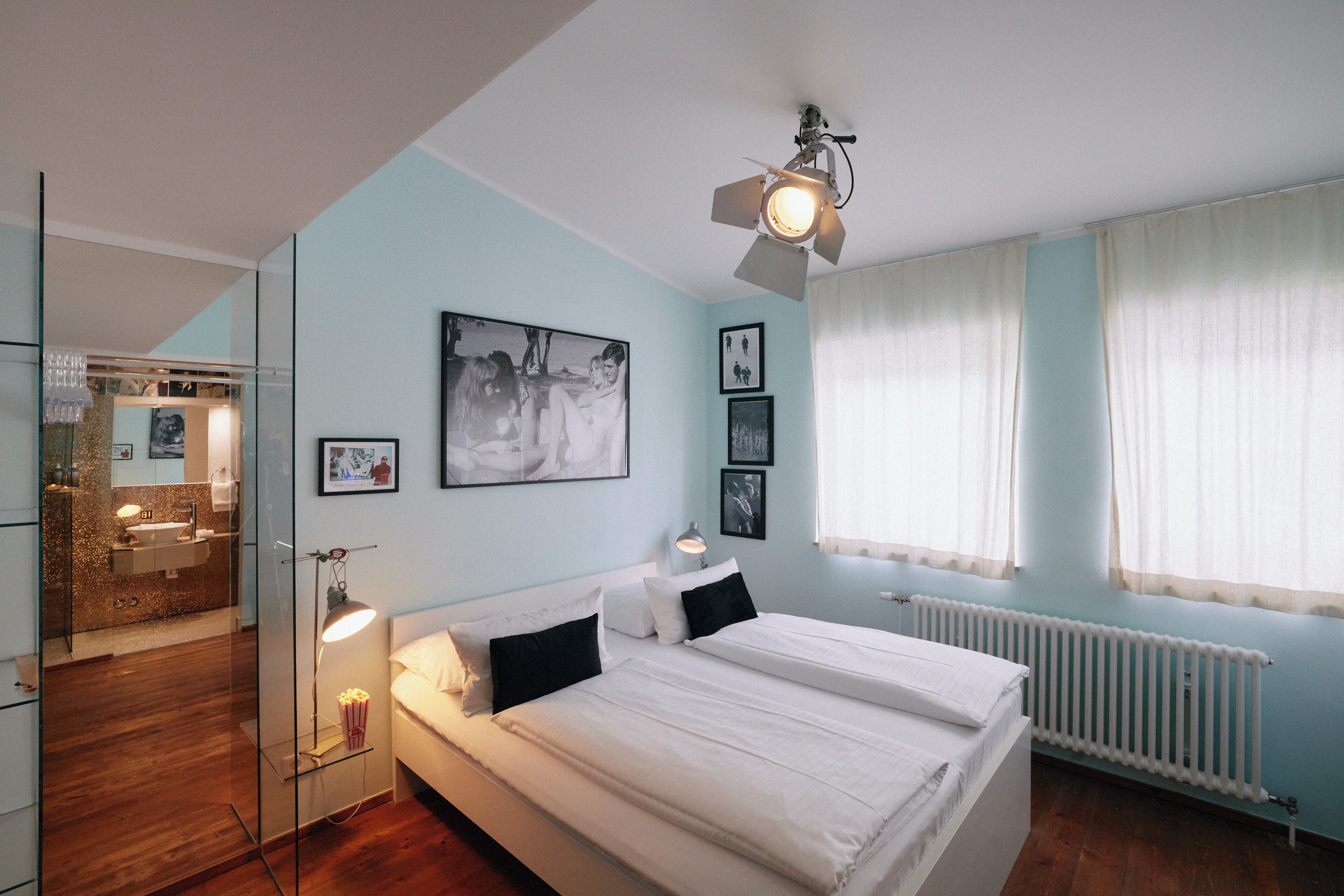 design room (popular) | hypo-allergenic bedding, individually decorated, individually furnished