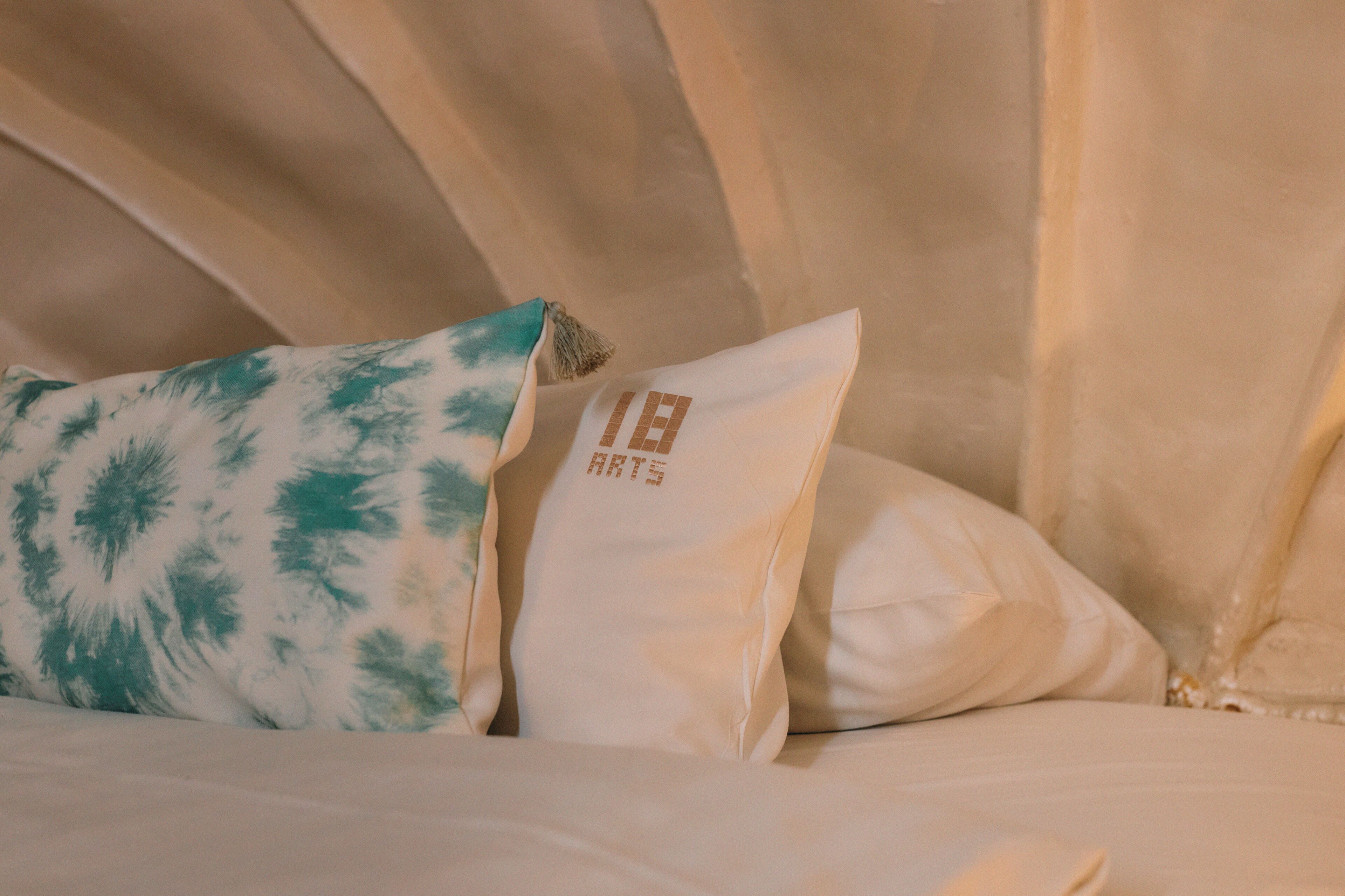 design single room (andi schubert & anonymer maler) | hypo-allergenic bedding, individually decorated, individually furnished