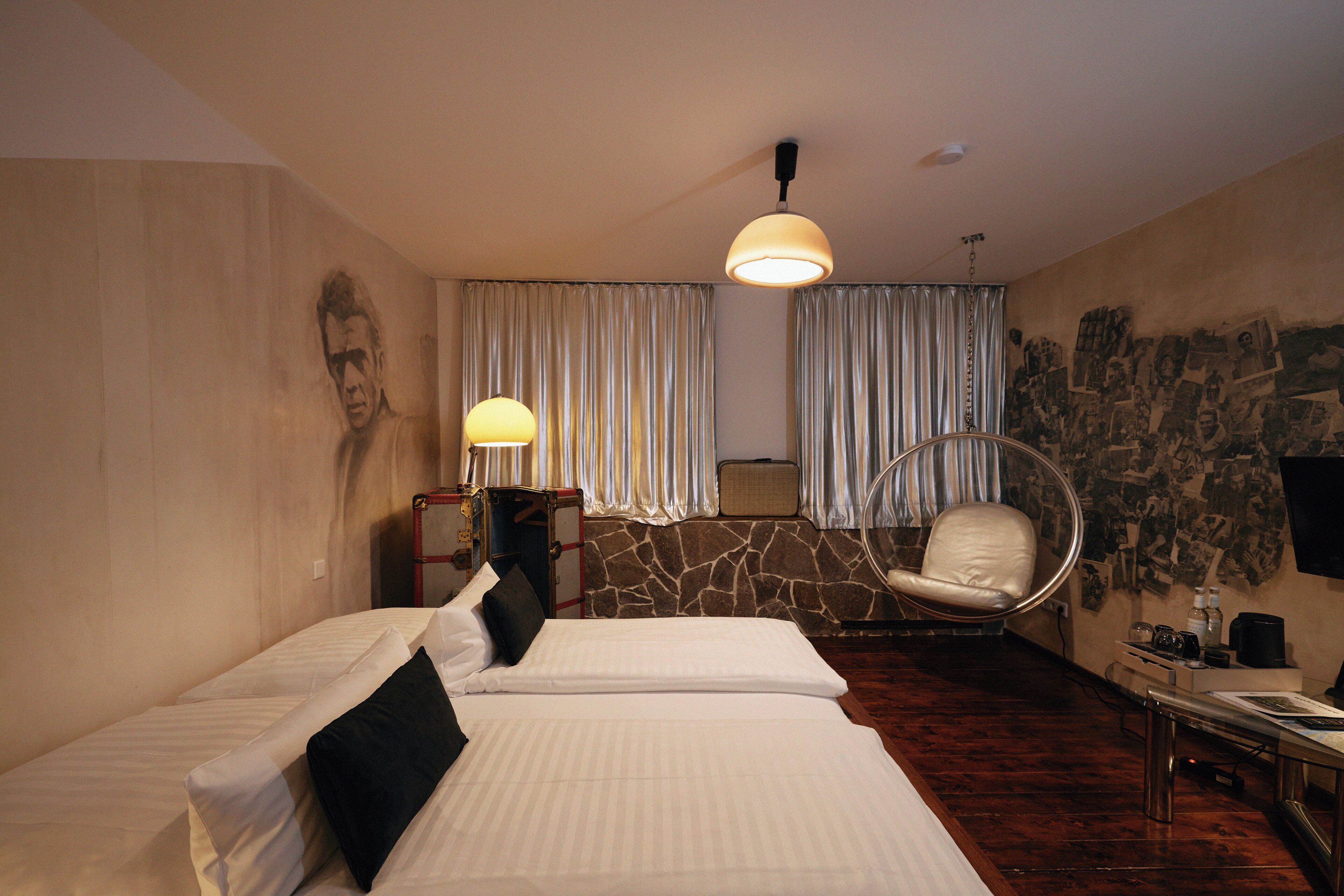 design room (extremely popular) | hypo-allergenic bedding, individually decorated, individually furnished