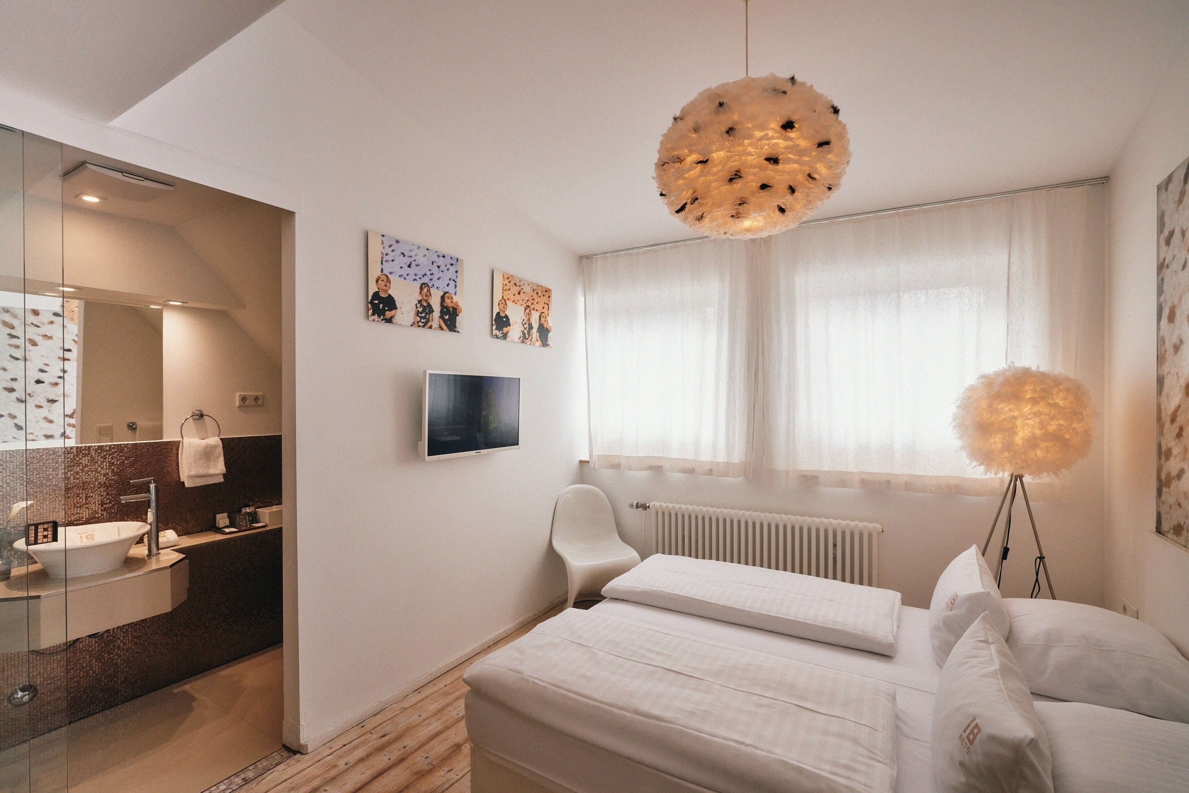 design room (very popular) | hypo-allergenic bedding, individually decorated, individually furnished