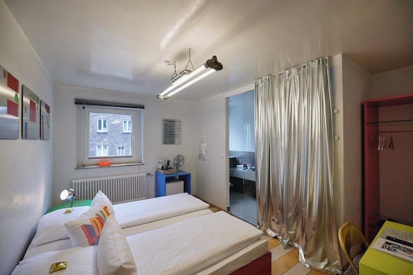 Design Room (Popular) | Hypo-allergenic bedding, individually decorated, individually furnished