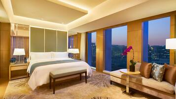 Premier Suite | Down duvets, minibar, in-room safe, desk