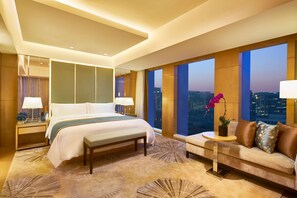 Premier Suite | Down comforters, minibar, in-room safe, desk
