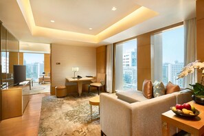 至尊套房  | 羽绒被、迷你吧、客房内保险箱、办公桌