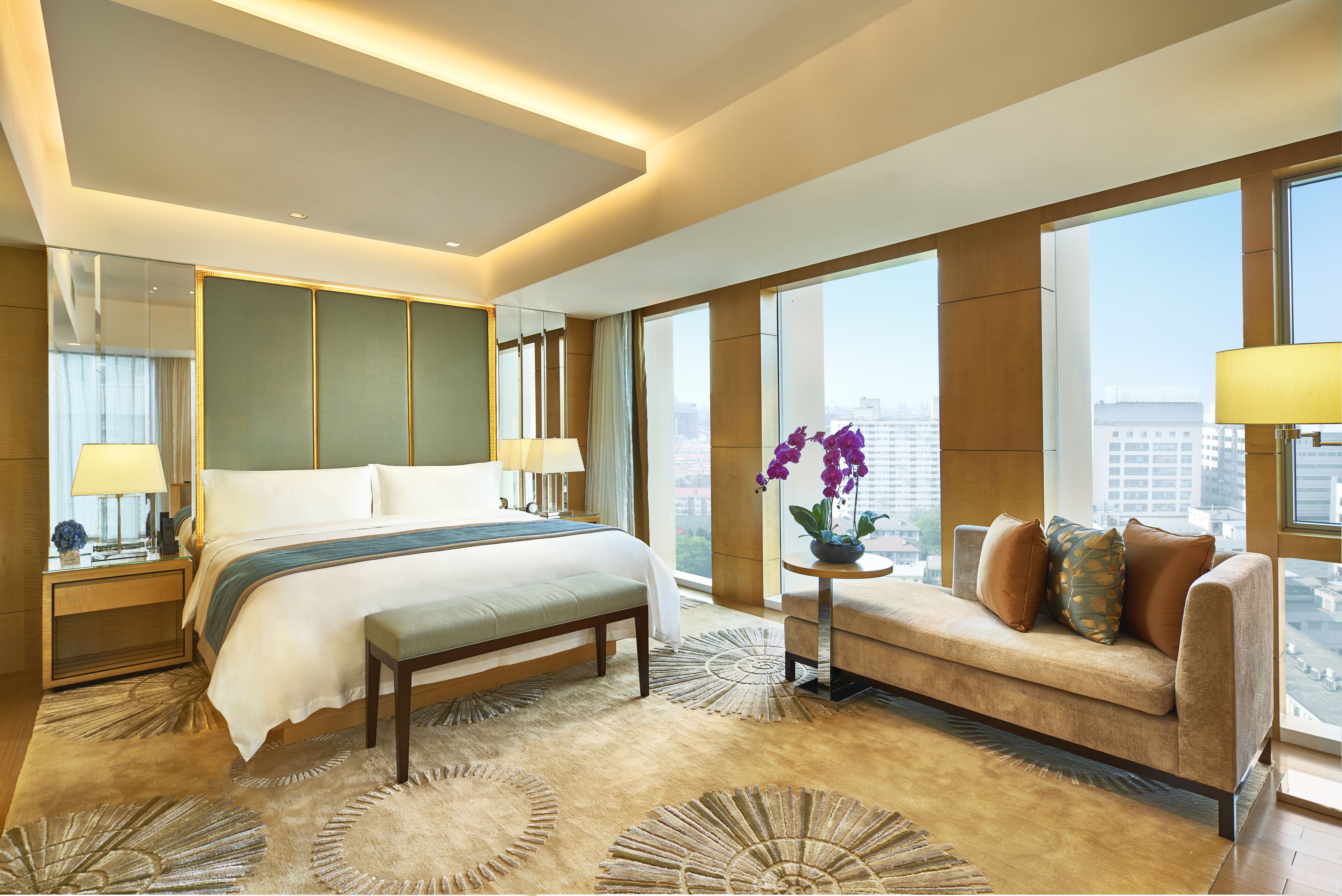 premier suite | minibar, in-room safe, desk, laptop workspace