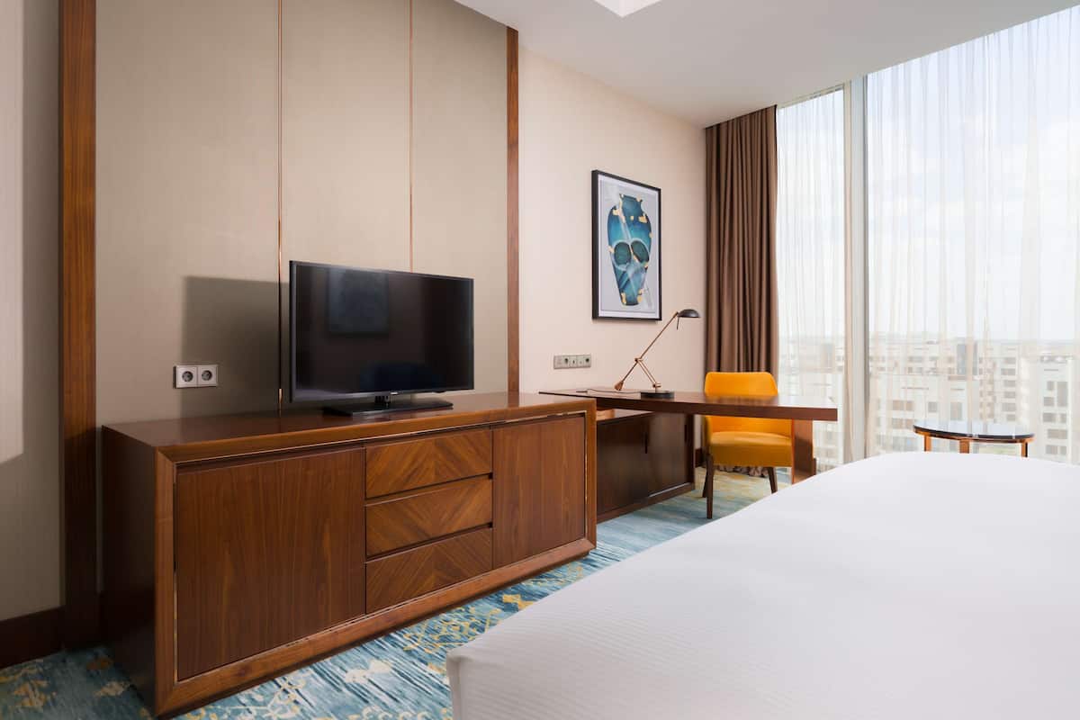1 bedroom, premium bedding, memory-foam beds, minibar