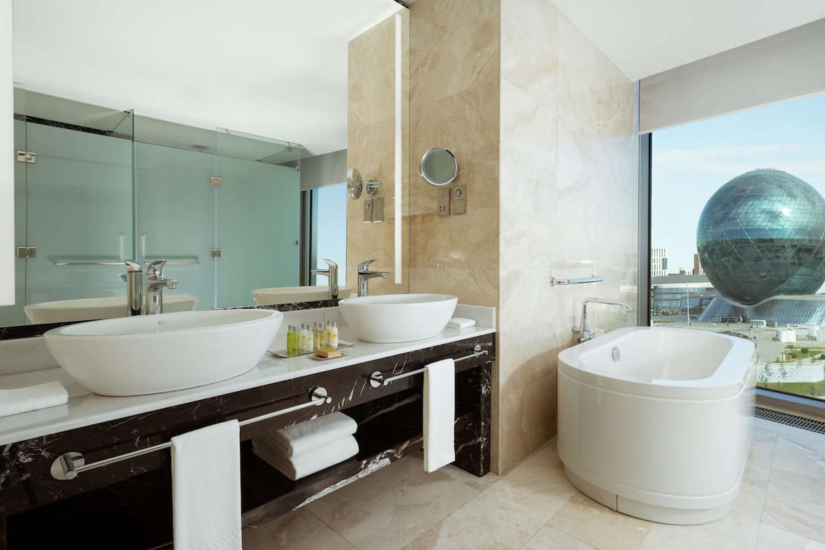 separate bathtub and shower, deep-soaking bathtub, rainfall showerhead