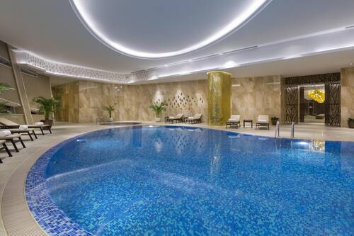 Piscine couverte, piscine extérieure