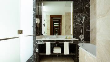 Badewanne und Dusche (separat), Komfortbadewanne, Regendusche