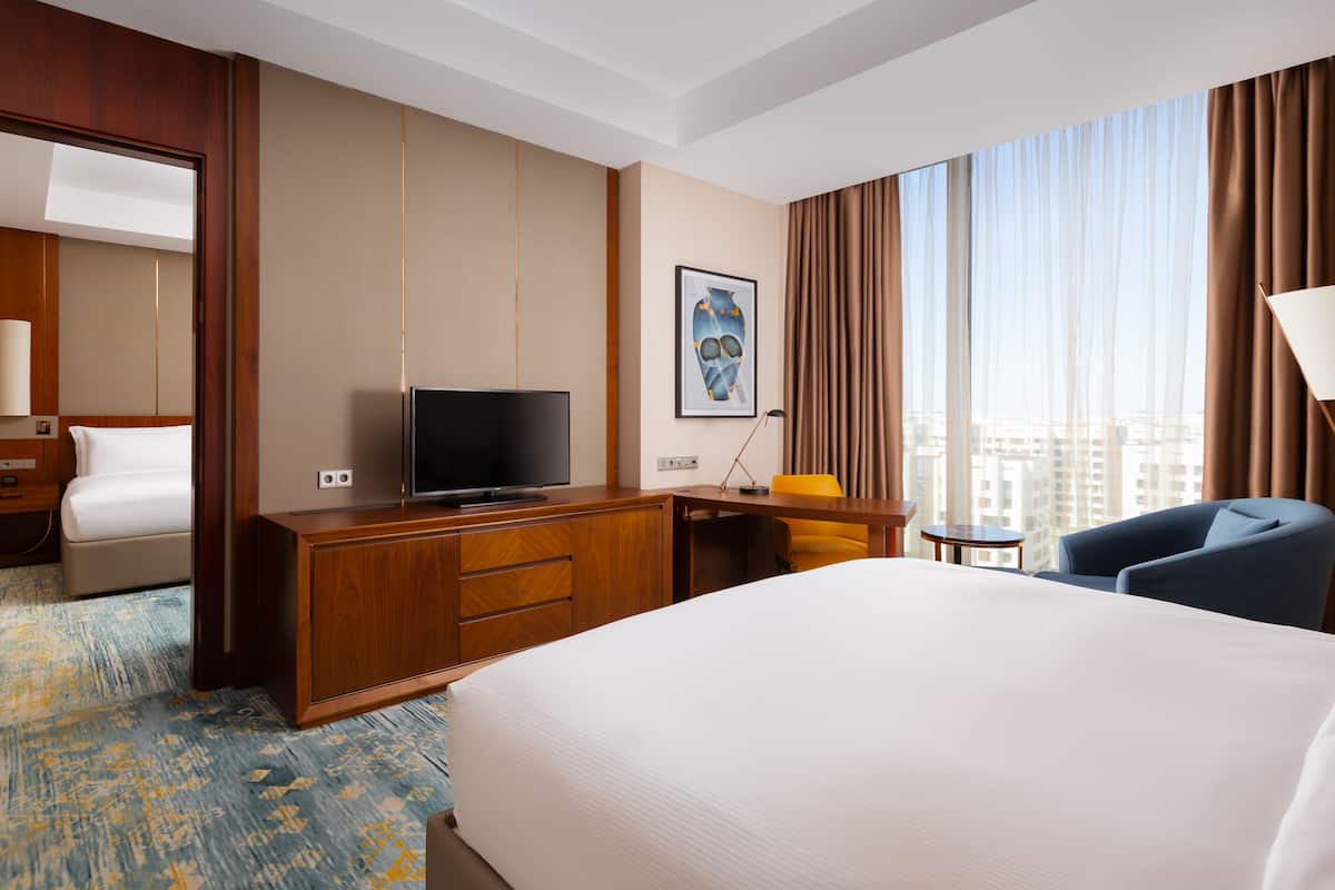 1 bedroom, premium bedding, memory-foam beds, minibar