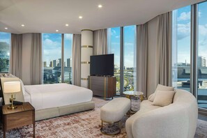 Suite, 1 kingsize bed | Luxe beddengoed, bedden met traagschuimmatrassen, een minibar