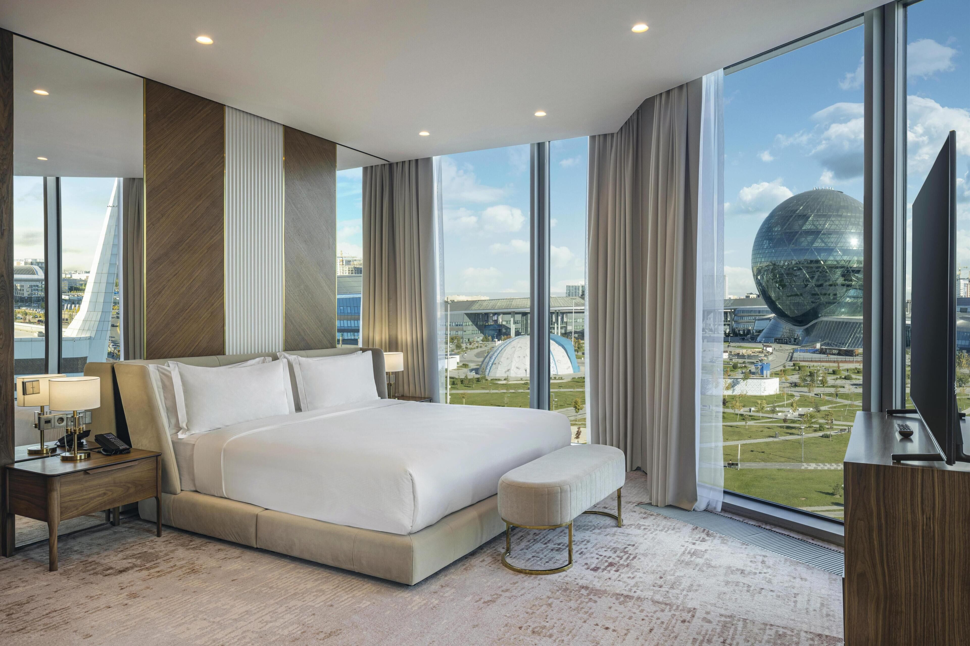Suite, 1 King Bed | Premium bedding, memory-foam beds, minibar, in-room safe