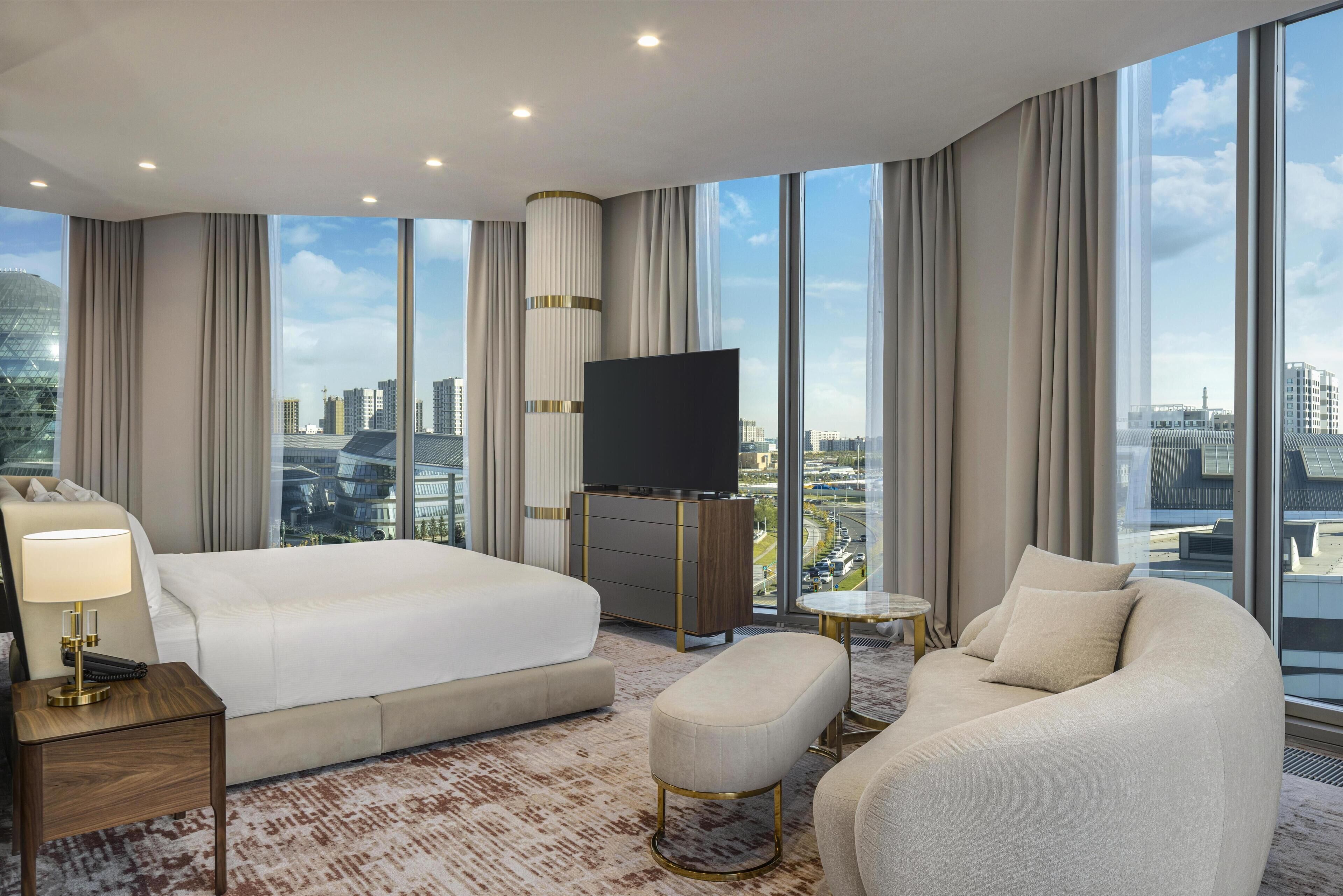 Suite, 1 kingsize bed | Luxe beddengoed, bedden met traagschuimmatrassen, een minibar