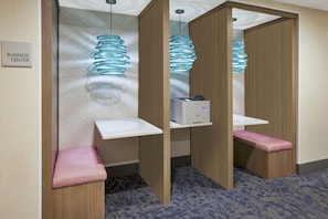 Business center - Hampton Inn & Suites Oakwood Village-Cleveland (Oakwood Village)