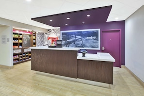Reception - Hampton Inn & Suites Oakwood Village-Cleveland (Oakwood Village)