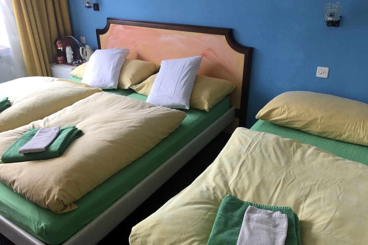 economy triple room, garden view | frette italian sheets, premium bedding, select comfort beds, minibar