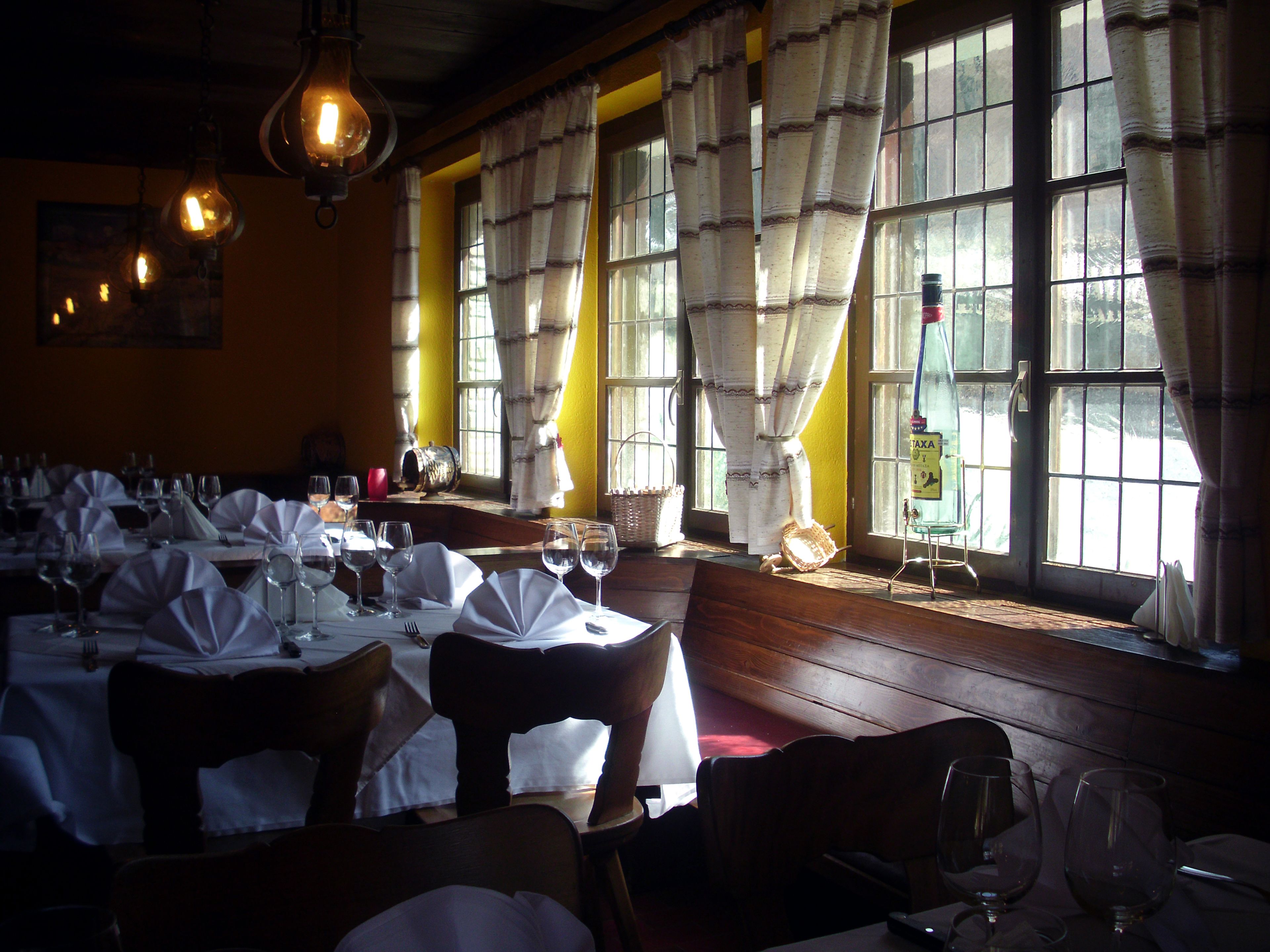 2 restaurants, breakfast, lunch, dinner served; italian cuisine