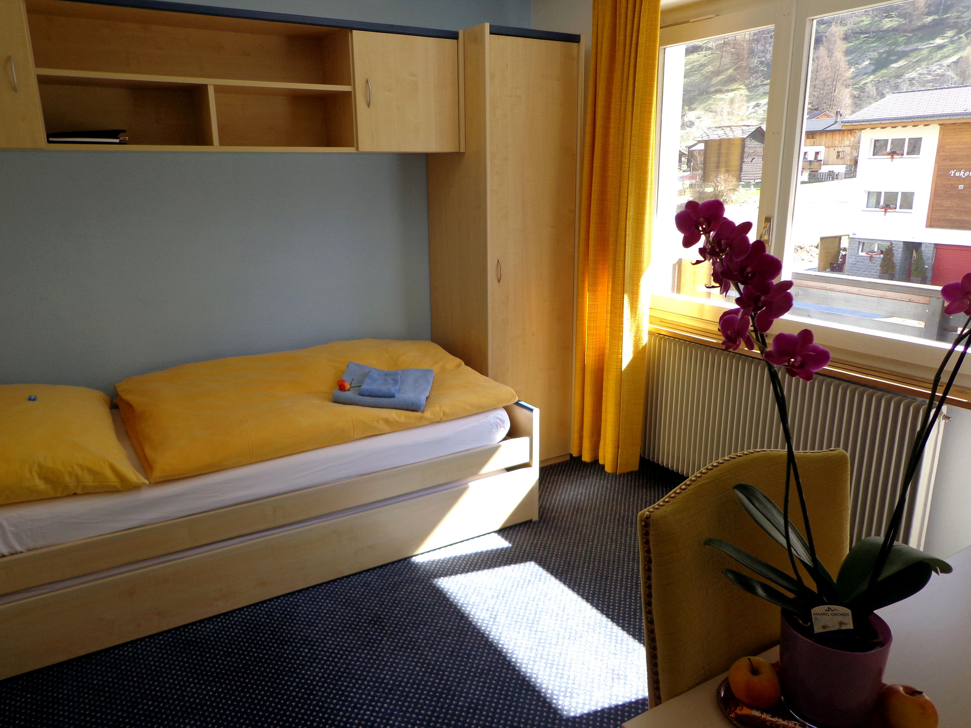 standard single room, garden view | frette italian sheets, premium bedding, select comfort beds, minibar