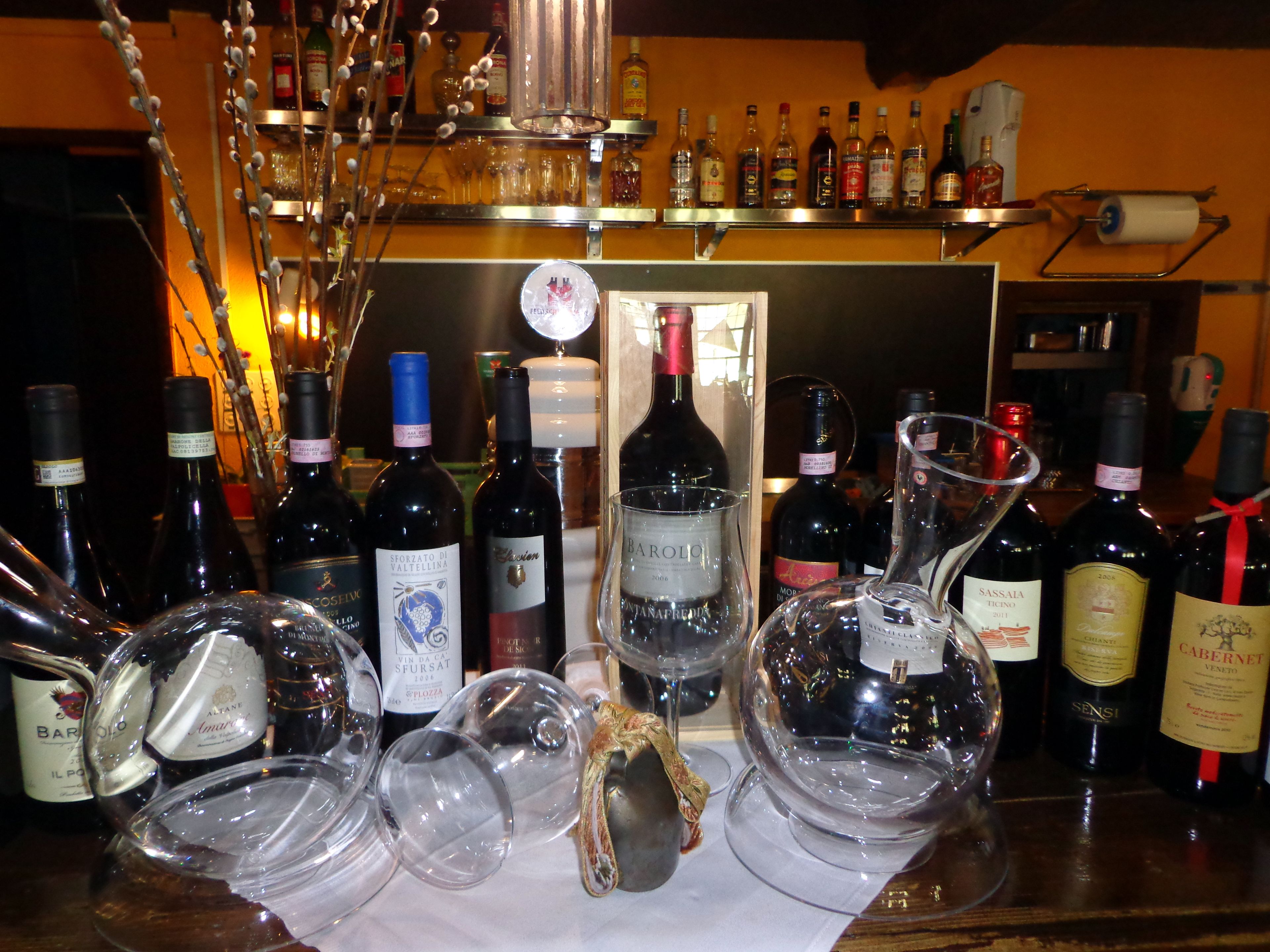 2 restaurants, breakfast, lunch, dinner served; italian cuisine