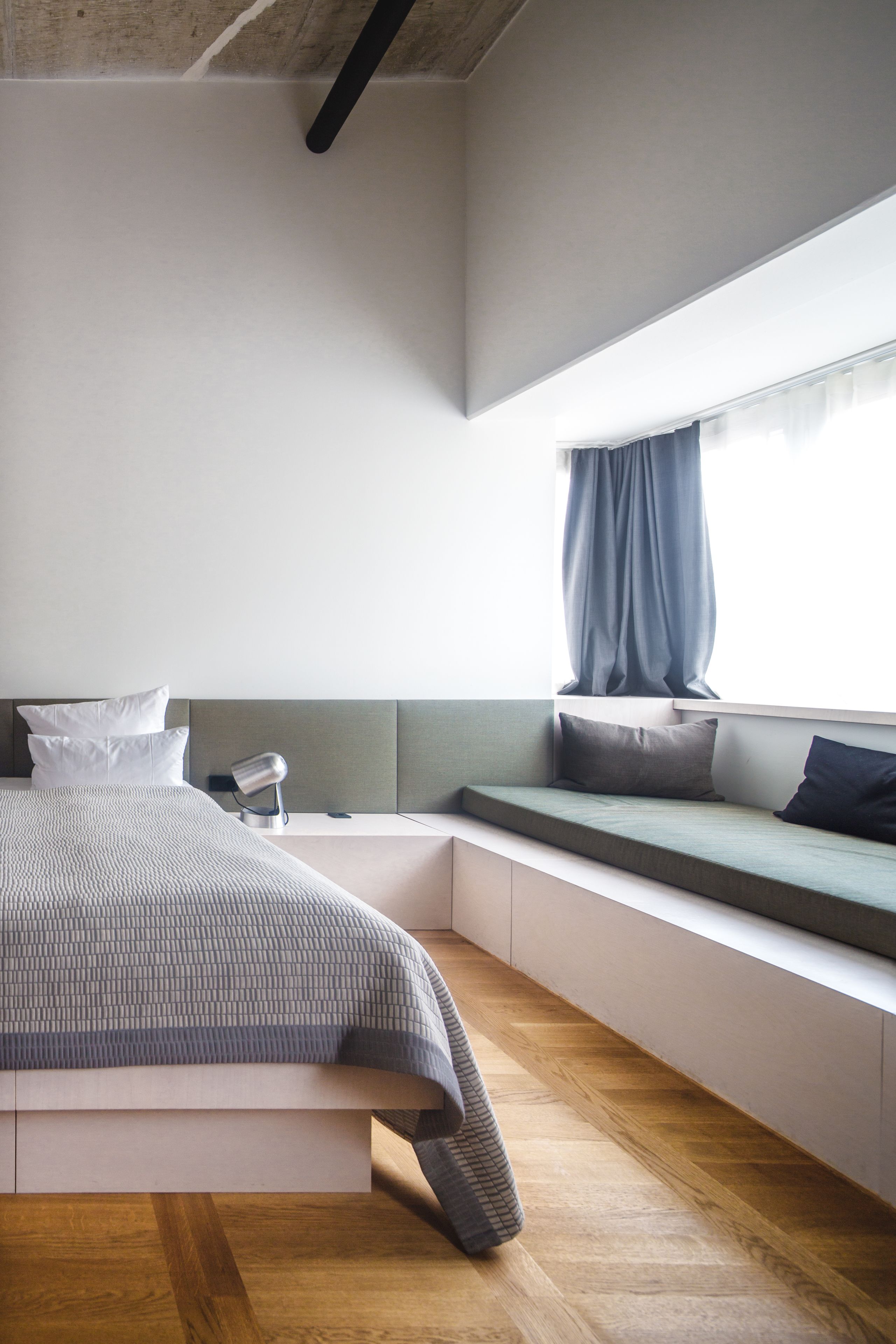 deluxe room, 1 king bed, accessible | 1 bedroom, premium bedding, in-room safe, individually decorated