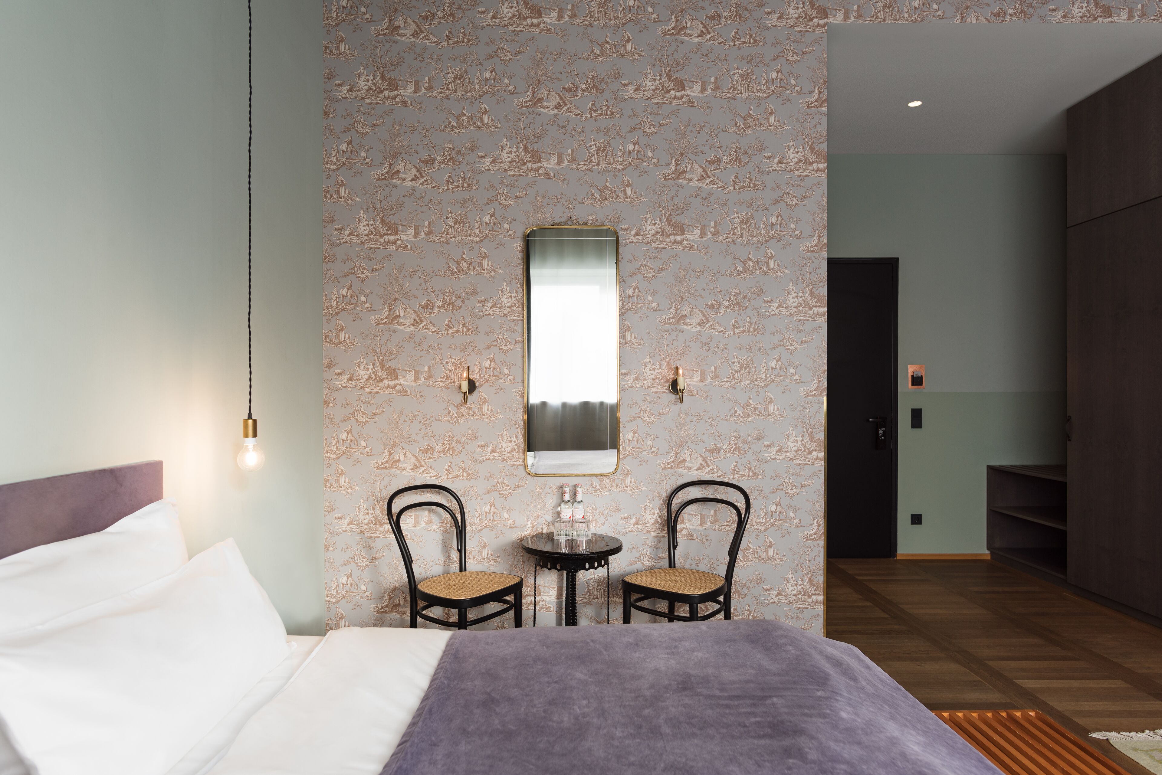 deluxe room, 1 king bed, accessible | 1 bedroom, premium bedding, in-room safe, individually decorated